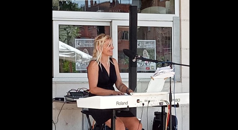 CONCERT · DWAYNA