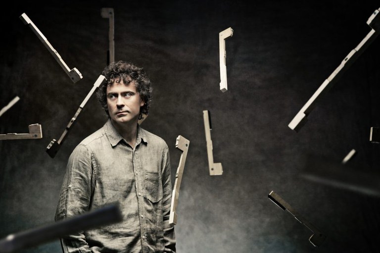 CONCERT · PAUL LEWIS INTERPRETA BEETHOVEN