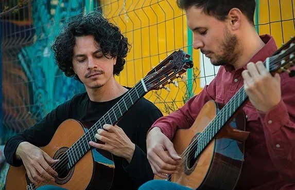 CONCERTS I ESPECTACLES · PYROPHORUS GUITAR DUO