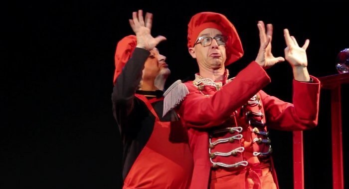 ESPECTACLE PER A NADONS · XUP XUP