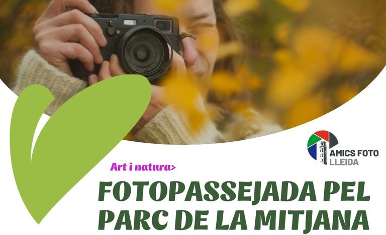 FOTOPASSEJADA PEL PARC DE LA MITJA