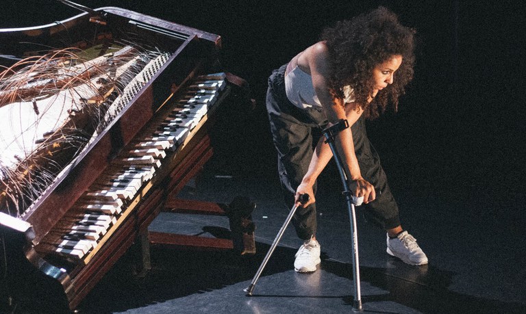 TEATRE · FAM. LES IMPUXIBLES, MARÍA VELASCO I JUDIT COLOMER