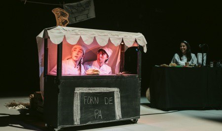 TEATRE FAMILIAR · UN TROS DE PA