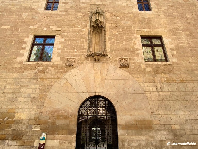 VISITA GUIADA A L'ANTIC HOSPITAL DE SANTA MARIA