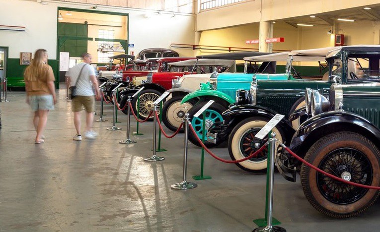 VISITA GUIADA AL MUSEU DE L'AUTOMOCIÓ RODA RODA