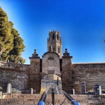 Seu Vella escalinata frontal