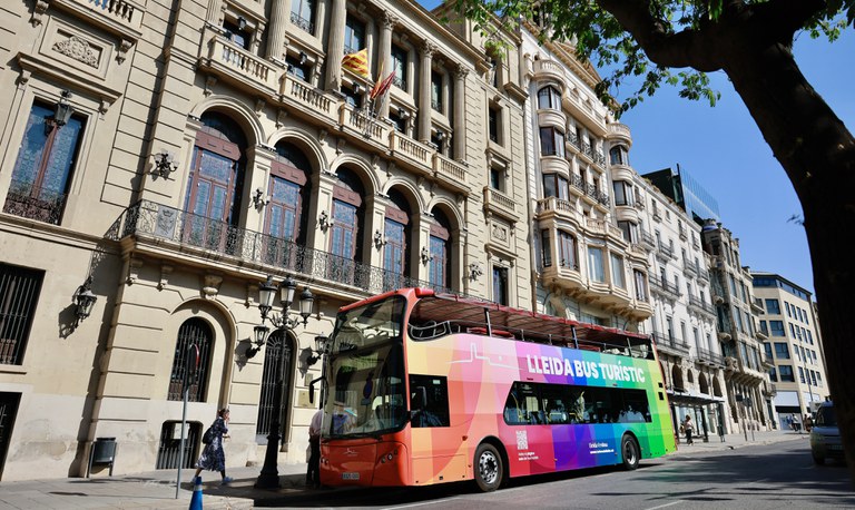 CHRISTMAS TOURIST BUS