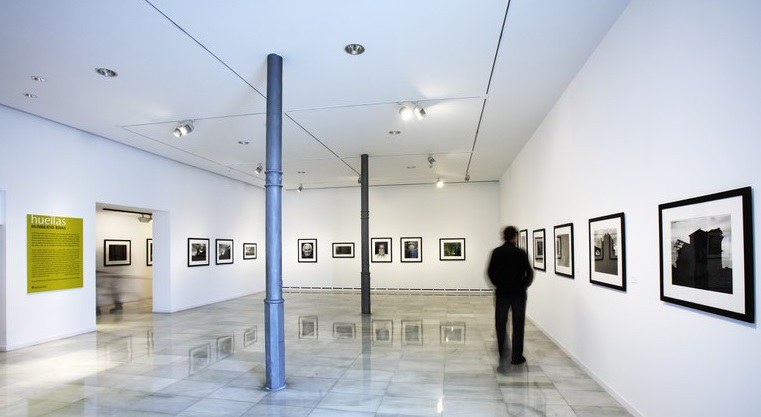 EXPOSICIONES · "LES LLENGÜES NO MOREN, LES MATEN" Y "TOT ALLÒ QUE NO ES MENJA"
