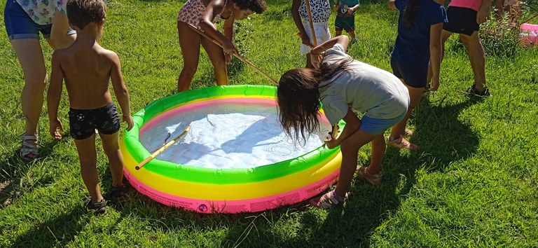 JUEGOS REFRESCANTES EN EL PARQUE DE LA MITJANA