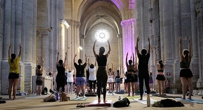 SESIÓN · YOGA EN LA SEU VELLA